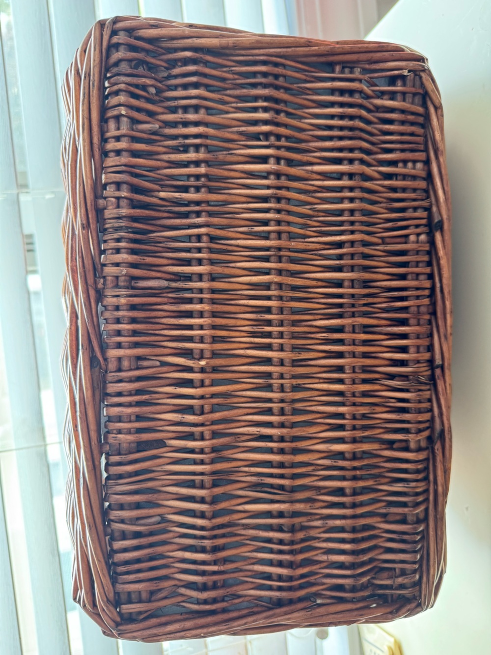 Vintage-Style Woven Wicker Insulated Picnic Basket Cooler - Picture 6 of 15